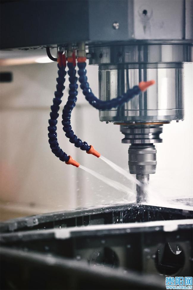 “贵阳造”卫星结构体将飞向太空 贵州制造业的太空梦