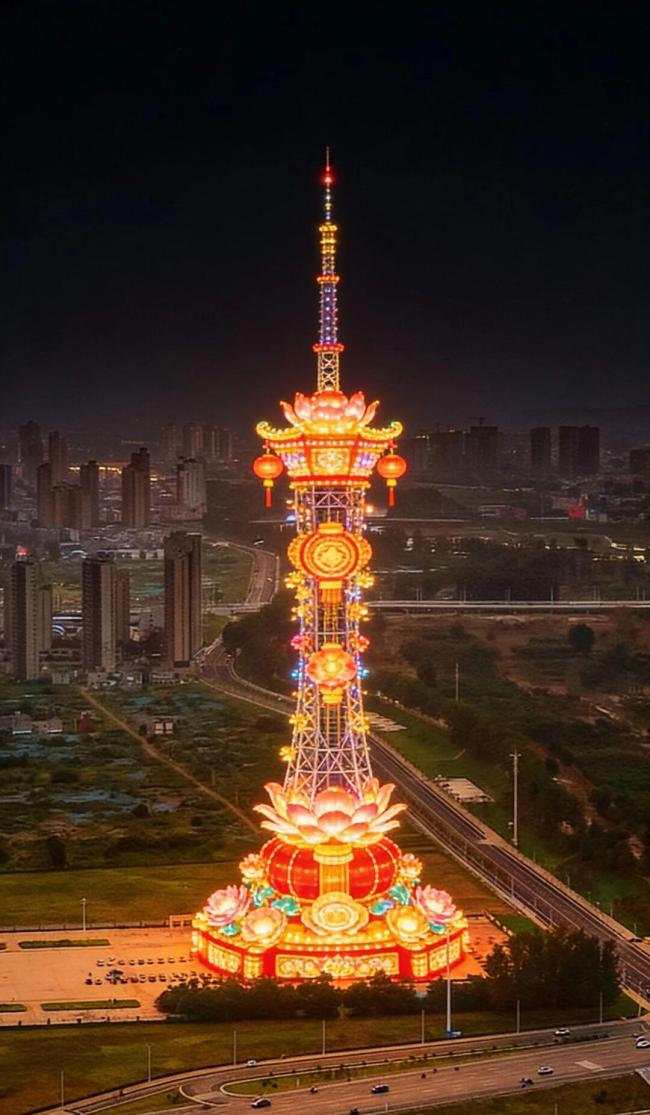 河南地标化身AI花灯点亮元宵夜 光影诉说中原故事