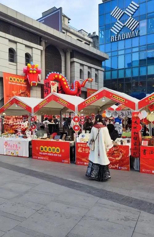 在迪拜工作的中国人囤了一冰箱食物 异乡生活的酸甜苦辣