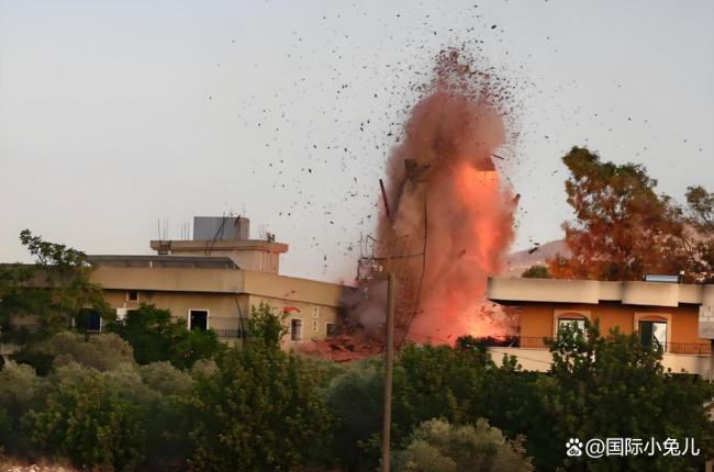 黎巴嫩民众逃离贝鲁特街道交通拥堵 空袭致伤亡惨重