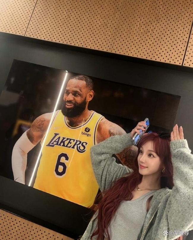 宋雨琦被詹姆斯比心 追星界天花板