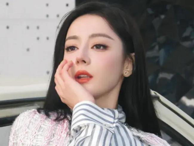 工作室称迪丽热巴目前一切平安 因不可抗力缺席巴黎时装周