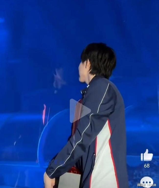 国乒归来莎头夺冠宣传花絮多！孙颖莎看到大鲨鱼脆吼，大头沉浸式赏鱼