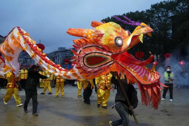 湖南人的元宵节含“龙”量有点高 火龙灯会热闹非凡