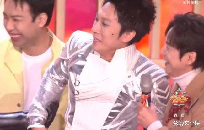 湖南元宵晚会嘉宾出场摔了个大屁墩 直播惊魂一刻