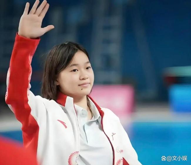 全红婵回家过元宵节在过节现场打镲 展现质朴初心