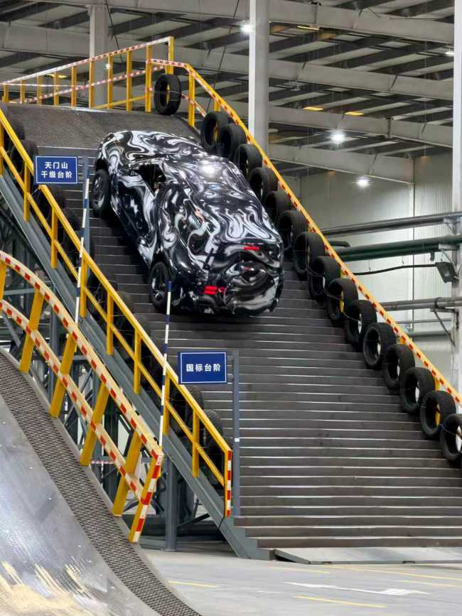 曝新款仰望U8完成超千次极限爬坡测试 性能验证引关注