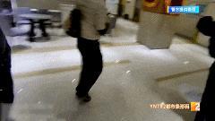 铁警开道护送断指男子就医 紧急救援温暖人心