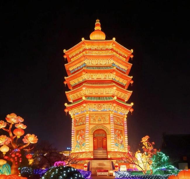 河南地标化身AI花灯点亮元宵夜 光影诉说中原故事