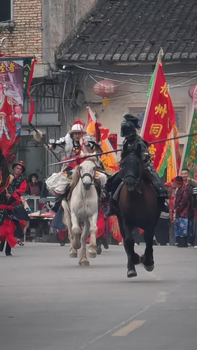 潮汕骑马开道的“先锋官”日薪多少 真实收入揭秘