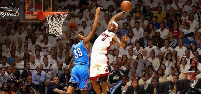 41岁詹姆斯逆天暴扣!慢镜还原现场:上演滑倒暴扣点燃全场