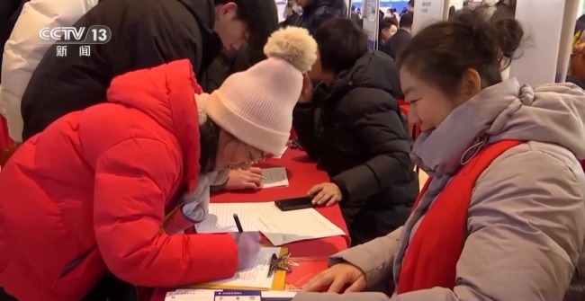 线上线下送岗位 供需对接更精准!