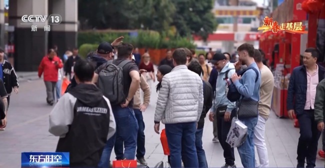 跟随外卖小哥穿行华强北 见证咖啡里的活力中国