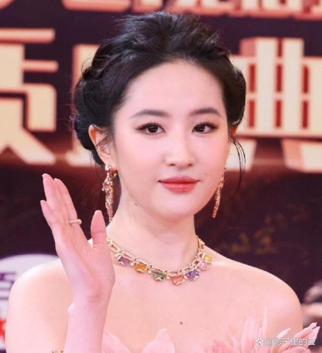 金鹤龙把王菊化成刘亦菲了 换头级魔法封神