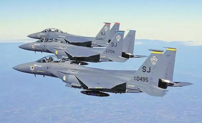 业内专家质疑美军战机被误击 友军误伤引争议