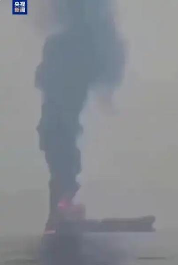 霍尔木兹海峡油轮遭炮击致能源价格恐飙升