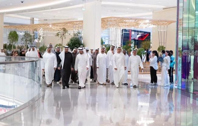 阿联酋总统走访迪拜商场稳人心 展示国家安定