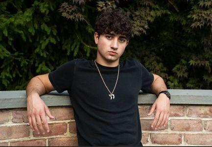 19岁天才少年做AI应用年入2亿 创业故事引人注目