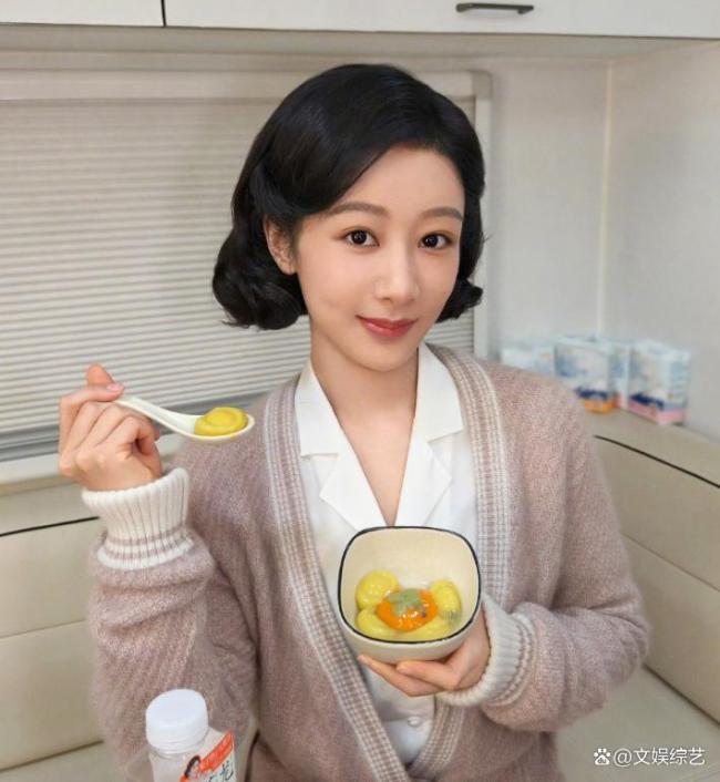 杨紫元宵发董竹君白菊 角色宇宙的深度告白