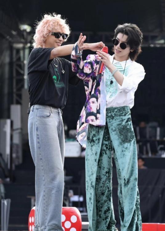 华晨宇好稳 购地建演唱会基地引发热议