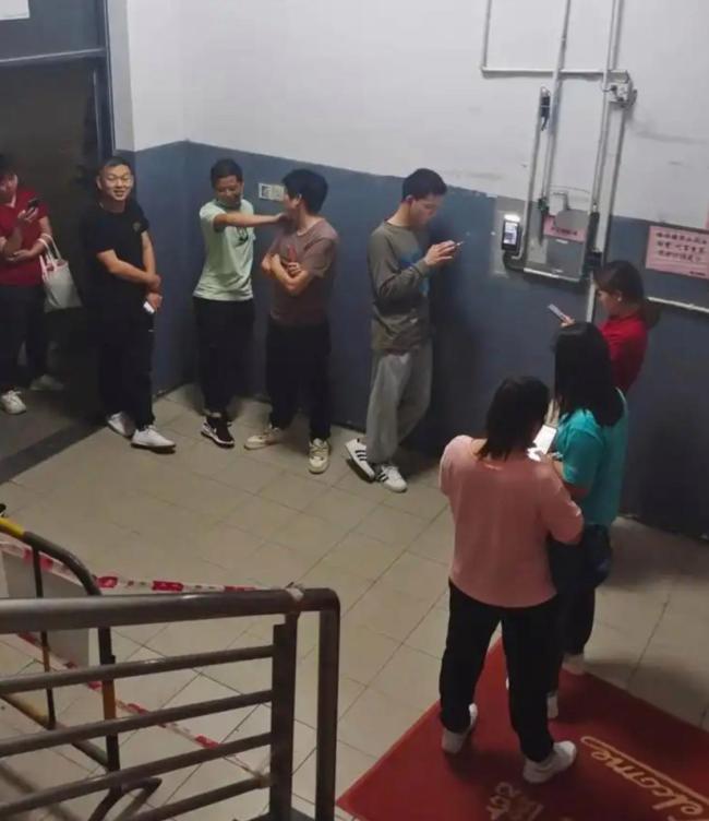 媒体:“10分钟加班官司”是堂法制课 时间≠加班关键看“产出”