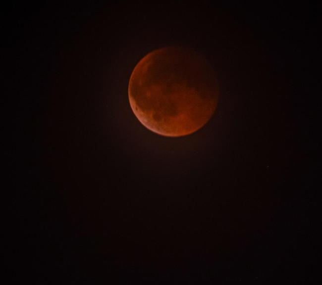 30秒看月全食从初亏到复圆 红月亮奇观再现