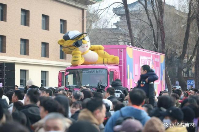 长春新民大街元宵巡游氛围感拉满 妙趣横生闹元宵