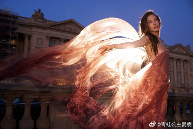 谷爱凌前锋发扬力夯爆了 元宵节惬心晒照