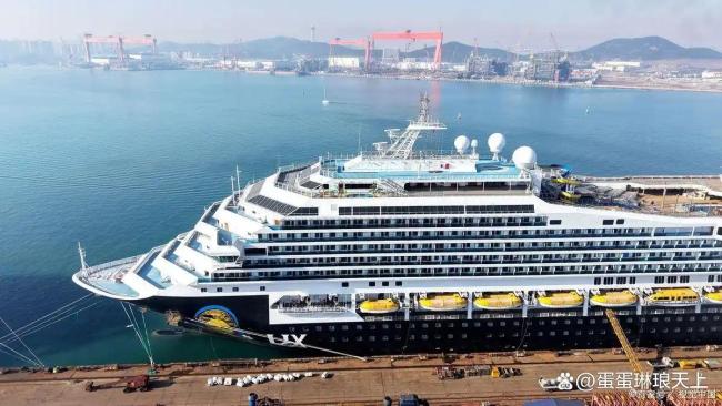 至少1.5万邮轮人员被困中东港口 战火下的海上孤岛