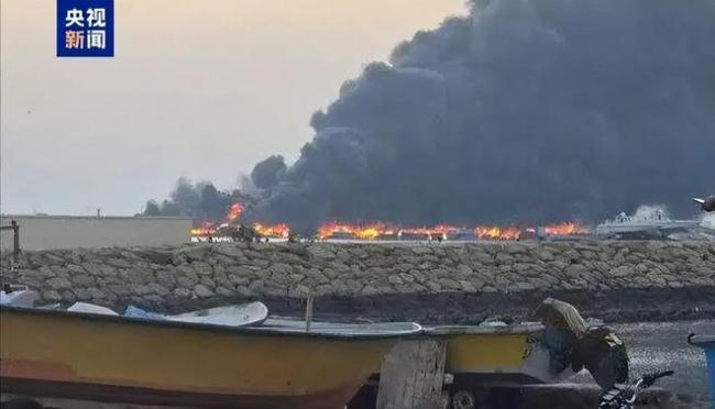 伊朗：一艘商用油轮无视警告被击中 霍尔木兹海峡局势紧张升级