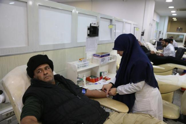 战火中伊朗民众自愿献血 德黑兰市民踊跃响应