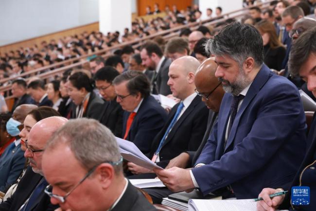 中国在动荡世界里展现怎样大国担当