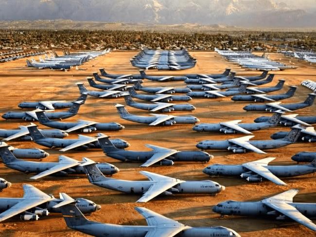 美军最活跃进攻基地遭重创 波斯湾火光冲天