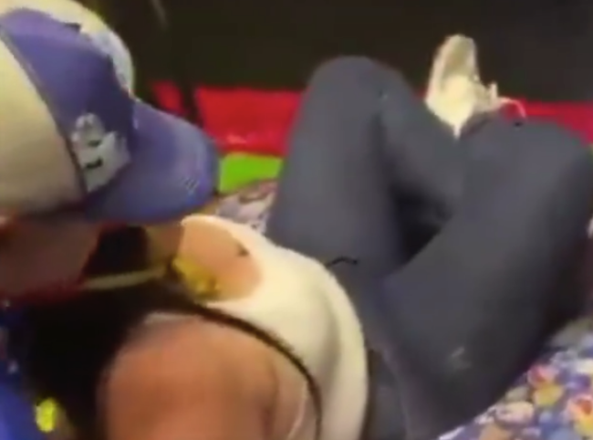 哥伦比亚女子玩滑梯被甩出撞墙身亡：在弯道处失控后猛烈撞墙