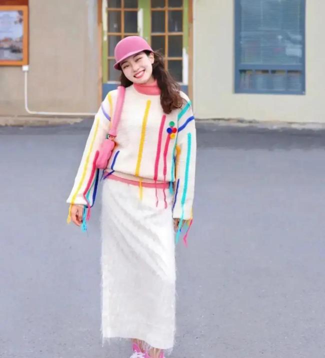 春季彩色毛衣搭配技巧 四种风格随心切换