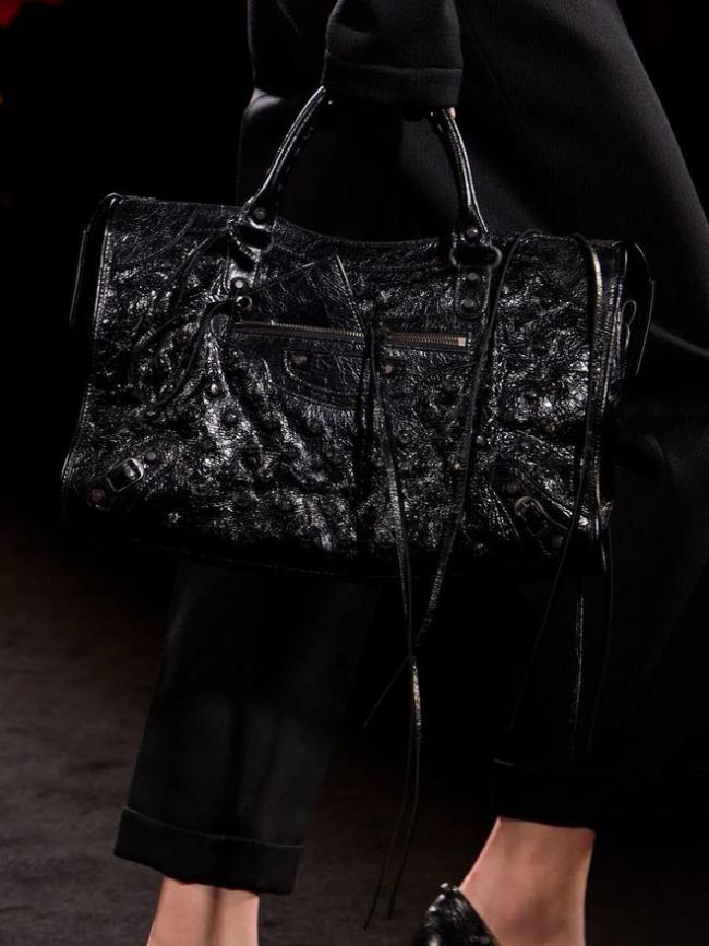 巴黎时装周 光与影的时尚探索