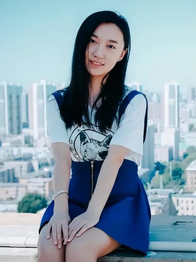 90后军队女代表的发言太飒了 展现大国水兵底气