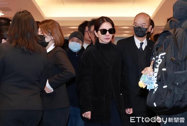 Ella送别袁惟仁哭到抽搐 哀痛心情难以言表