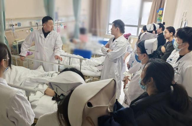 50岁大姐睡觉时粉碎性骨折 癫痫发作所致