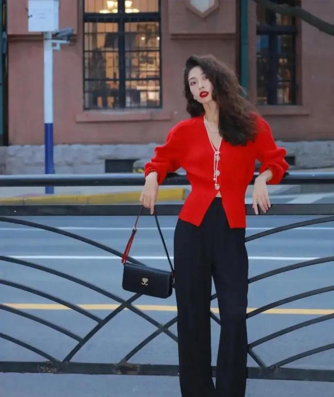 春季彩色毛衣搭配技巧 四种风格随心切换