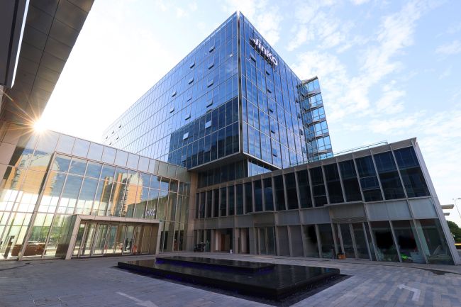 晶科能源凭什么获马斯克点赞认可 技术创新引领全球市场