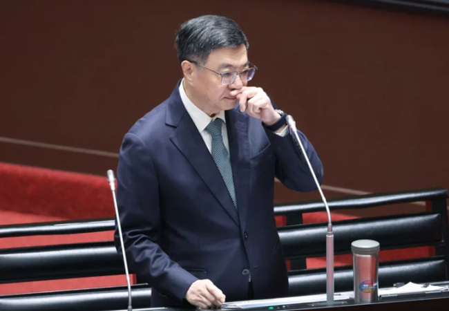 顾立雄为卓荣泰“包机看球”辩解遭讽 越描越黑引发更大批评