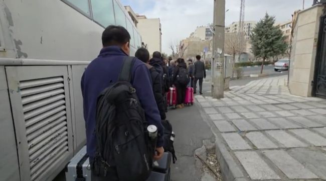 470名华人的万里归途 战火中的生死撤离