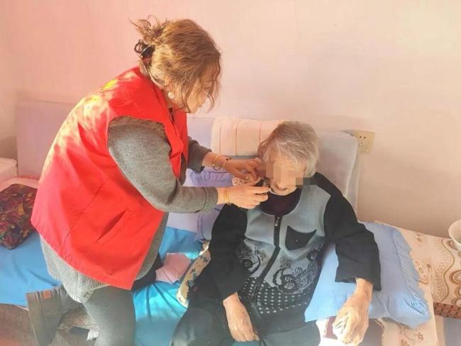 老人摔倒受伤社区开启7天爱心接力