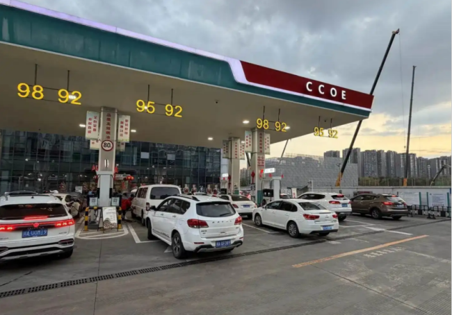 油价史诗级大幅震荡 过山车行情引发关注