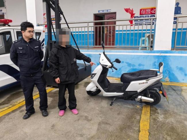 14岁少年伙同他人盗窃被行拘