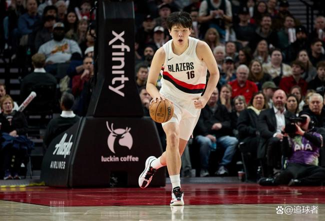 王者归来!杨瀚森拿下19分后背部受伤离场 稍作处理后重新带伤登场 创G联盟生涯得分新高