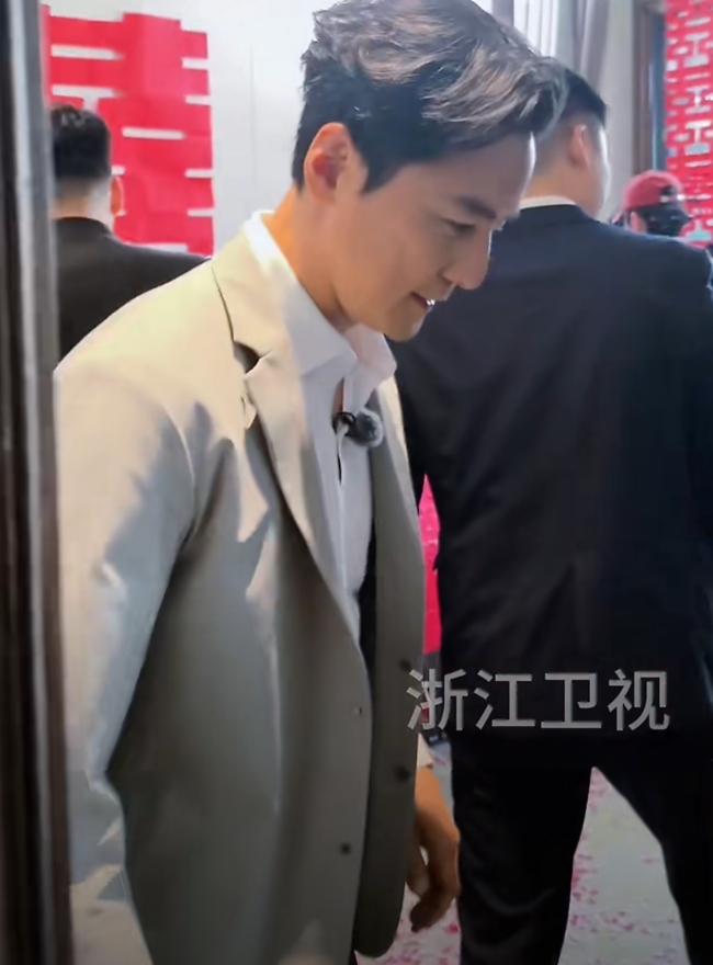 新娘回应吴彦祖现身婚礼现场