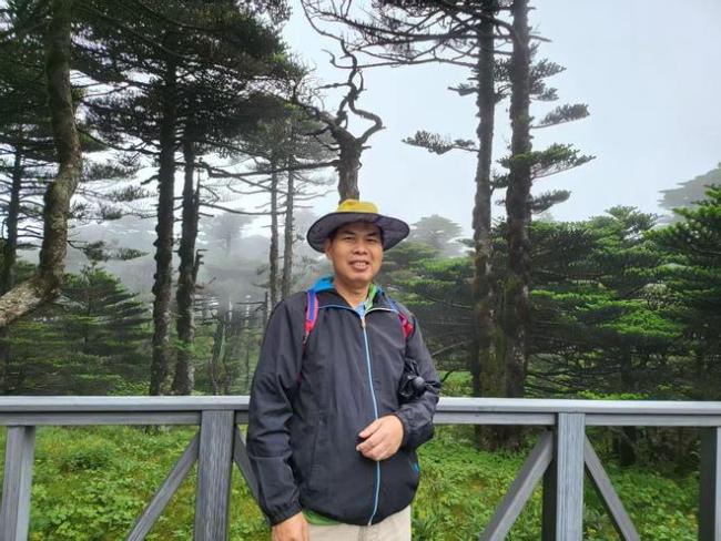 女子落水六旬律师跳水救人 英勇无畏显担当