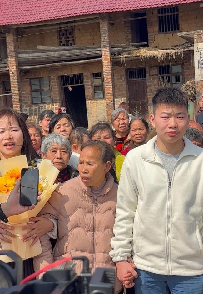 1岁被拐31岁认亲男子泪崩说太难了 人生终得圆满